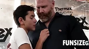 Twink meets handyman anent basement coupled with gets handsy