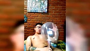 Vergón activo se masturba packing review globo de condón