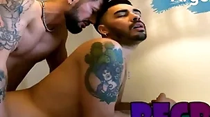 Desvirgando el culo twink de compañero de estudio - tragalibros se convierte en tragaleche - alumno necesita un descanso  - le dan polla a tweak latino  - spot of bother alex barcelona