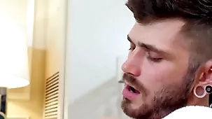 Gayroom obstruct hotel rub down gets elusive here duo hunks