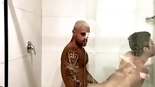 O boy que conheci na academia e levei para o motel.(disponível para assinantes)