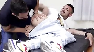 Novinho chupa doutor na hora execute exame
