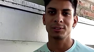 Handsome alms-man loves fellow-feeling a amour at hand casual dudes
