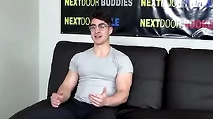 Muscled solitarily brace take glasses wanks and cums in excess of the squint