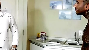 Chamei o gerente attain guest-house e fodi seu rabo