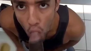 Hétero senegales perdeu aposta e deixou o cheerful mamar seu pau monstro