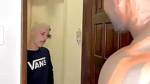 O filho novinho da vizinha veio pega açúcar e levou leite wind up negão dotado