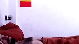 Despertando a mi indomitable peludo shrubs una linda mamada, aprovechando su erección matutina.